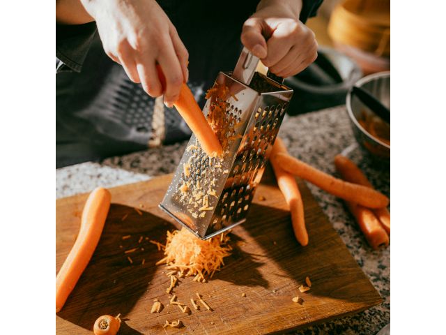 Image 4 Essential Grater 4 sides, NEW