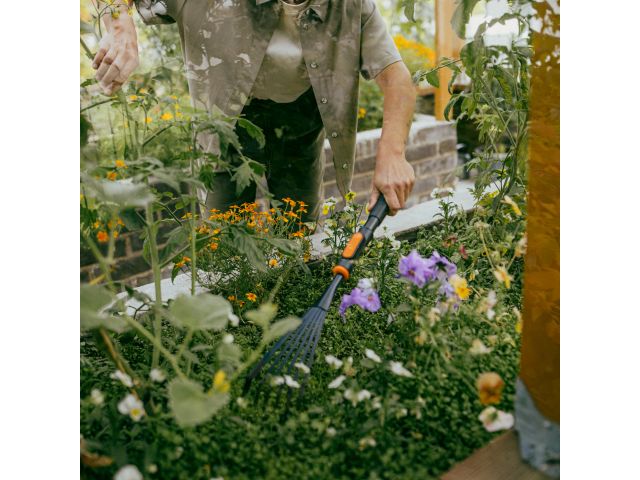 Image 6 Fiskars OneClick Flower Rake