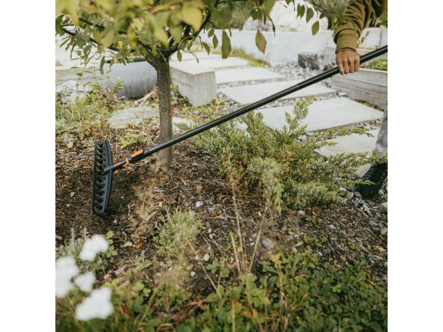 Image 3 Fiskars OneClick Universal Rake