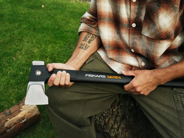 Image 17 Fiskars ultra splitting axe U32