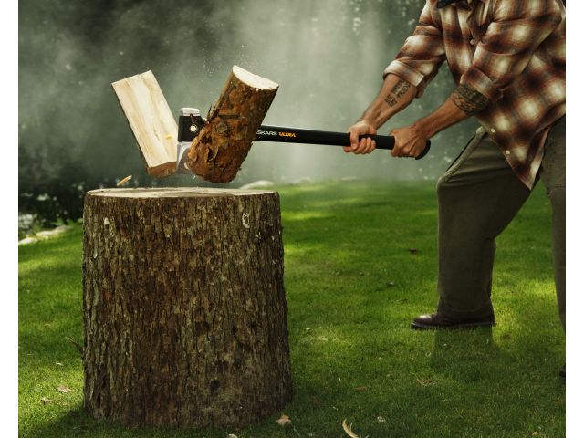 Image 15 Fiskars ultra splitting axe U32